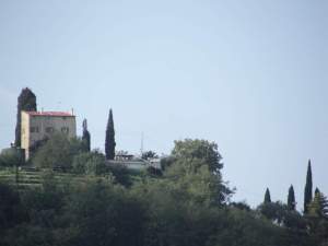 Xtrallusion photo library of independent, self-guided walking and sightseeing holidays in Italy. Pictures, images, photos and photographs taken along the way of this 1-day walking itinerary, to give you a visual impression of the day's walk.